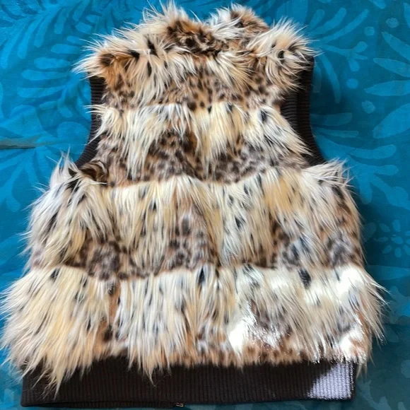 Vest. Very furry and soft faux fur. - Picture 2 of 5
